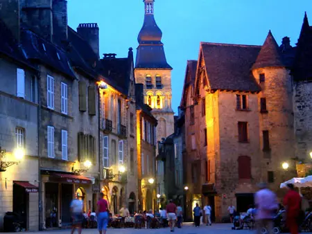 Sarlat de nuit, visite depuis nos locations de vacances